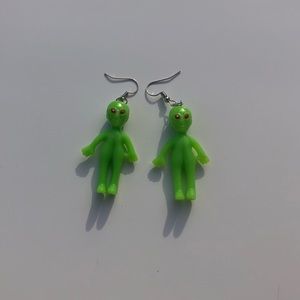 Glow-in-the-Dark Alien Earrings 🧩
